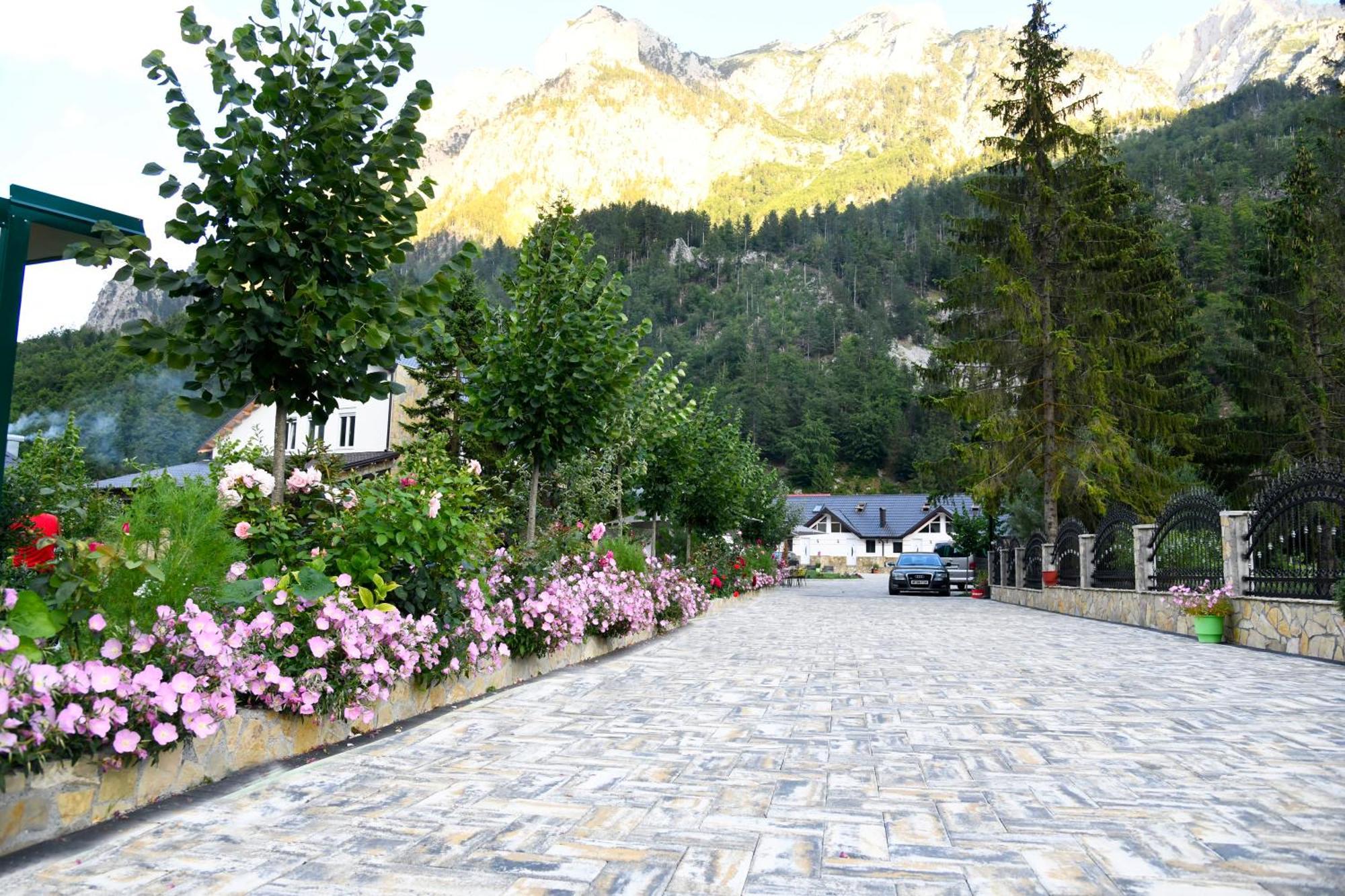 Breezy Hotel Valbona Exteriör bild